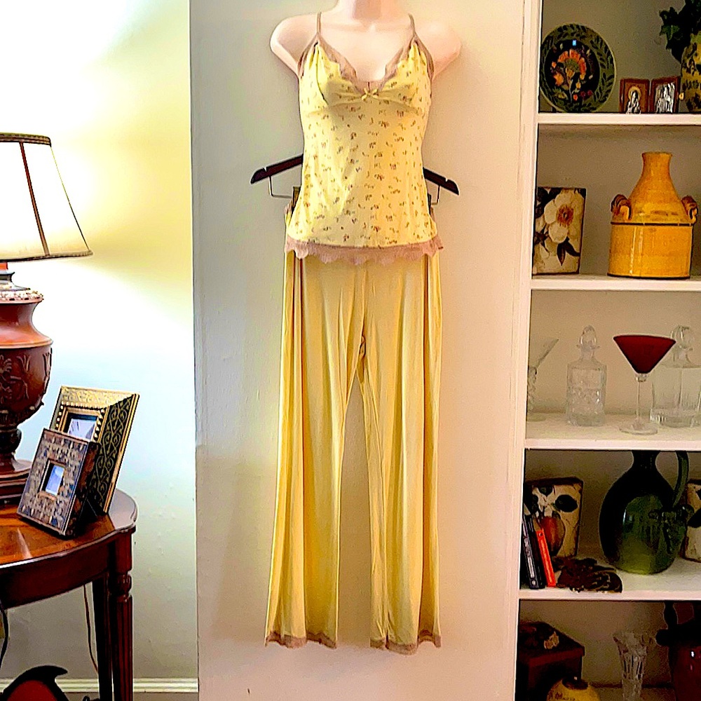 Victoria Secret Heavenly material. Yellow set